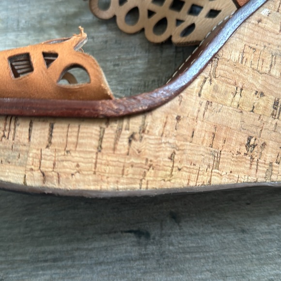 Tory Burch perforated brown cork wedge sandals. Size 11. - Picture 4 of 16